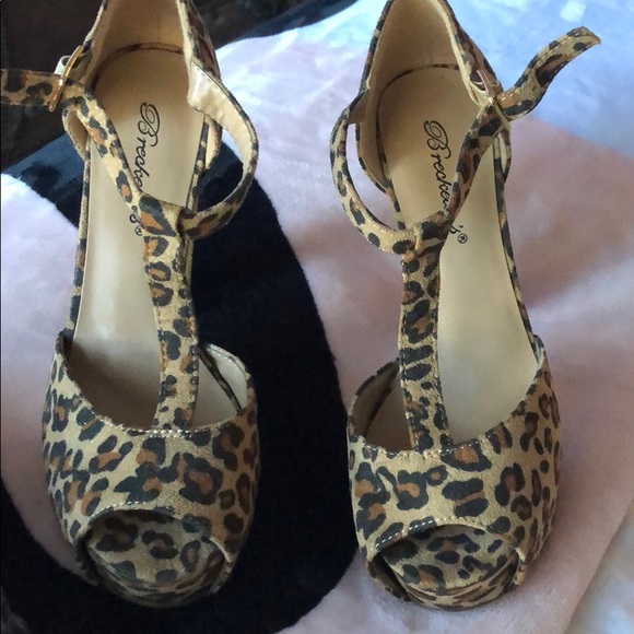 Breckelles Shoes - Very cute leopard heels
